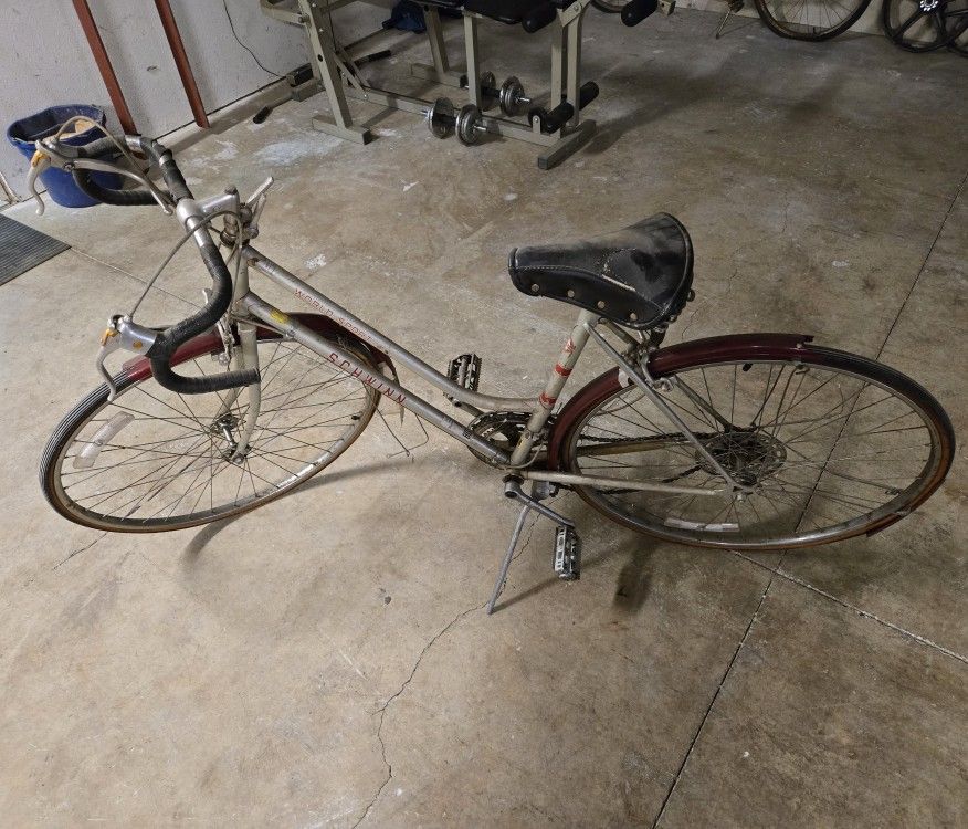Old Schwinn World Sport 10 Speed Bike For Sale Or Trade.