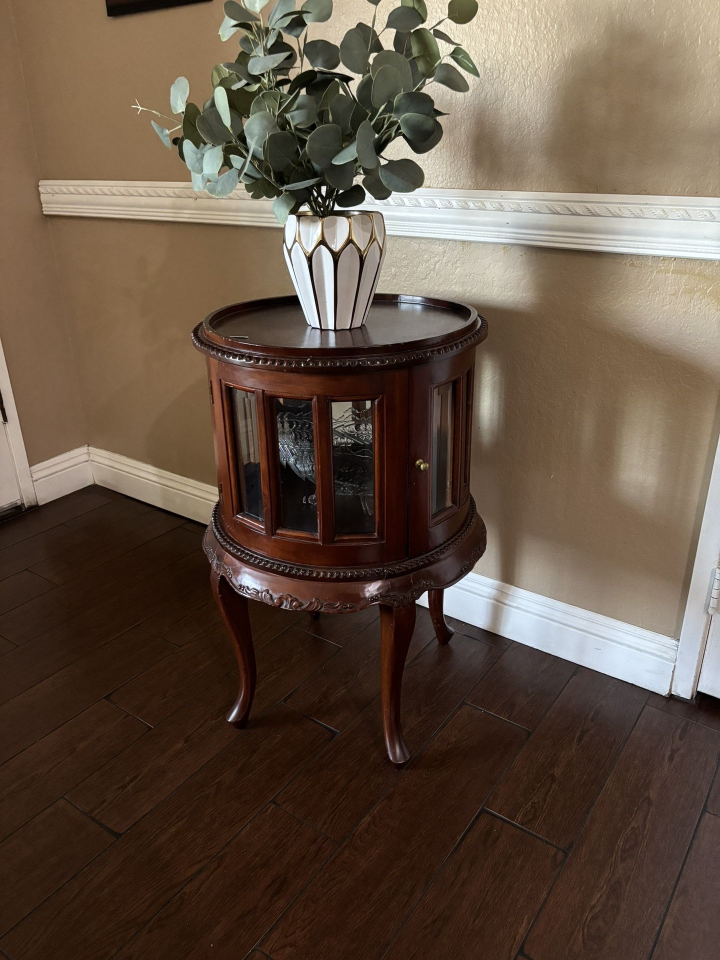 Curio Rounded Top Vintage Round Curio for Sale in Redlands, CA - OfferUp