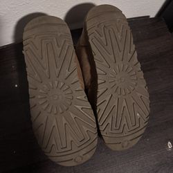 Men UGGS SIZE 10