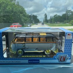 M2 Machines Auto-Thentics 1959 VW Microbus Deluxe USA Model R67 *CHASE* 1 in 500