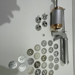 Cookie Press And Icing Gun With Multiple Designs