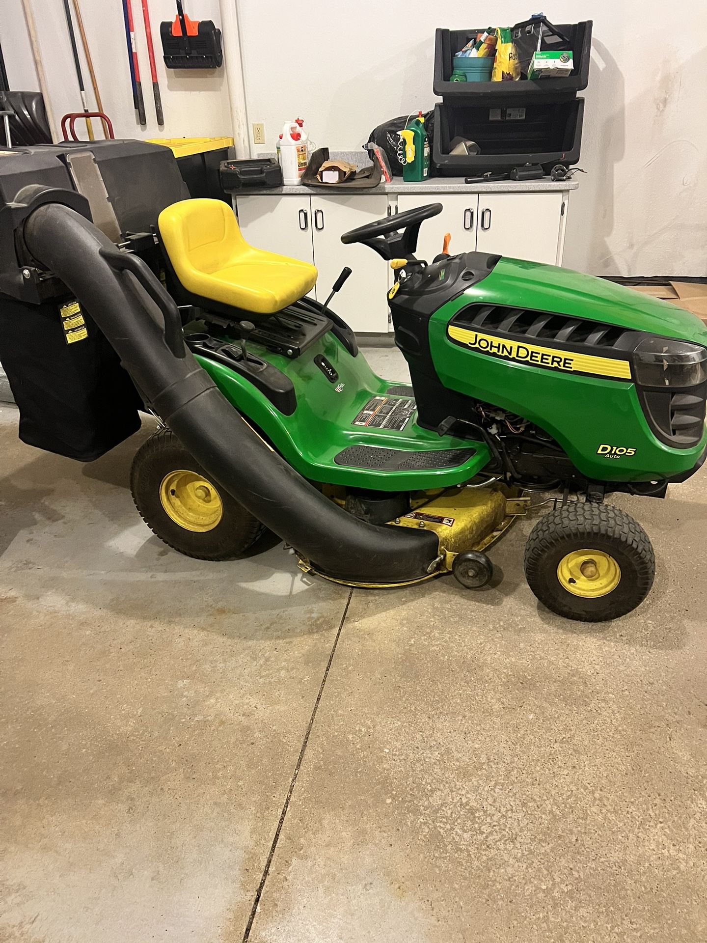 John deere D105 With Bagger!! OBO