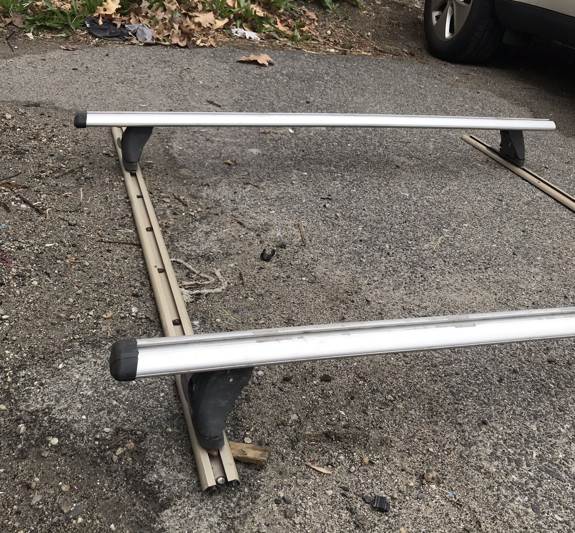 Thule Adjustable Car Rack