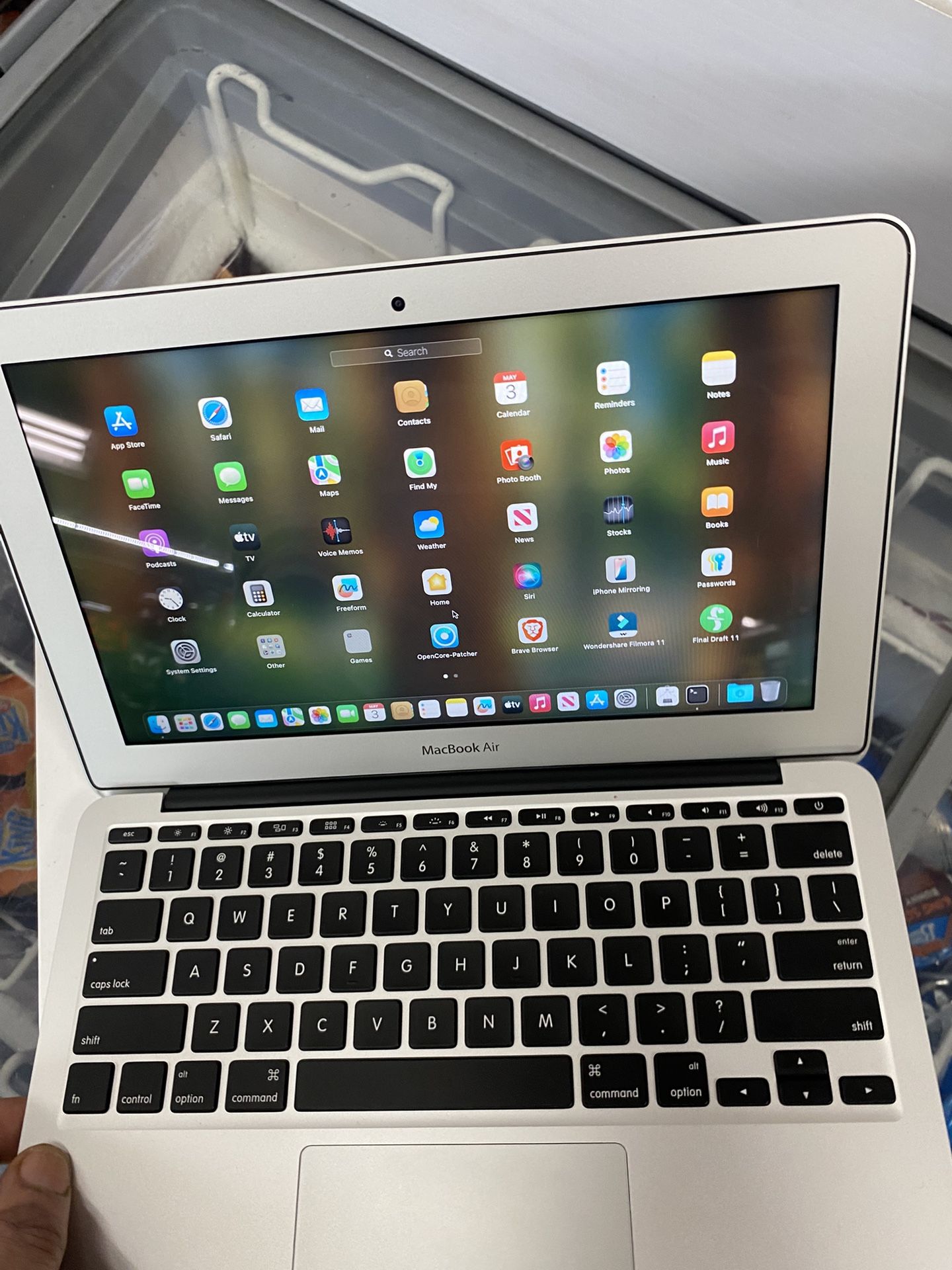 Loaded 11” MacBook Air With Sequoia And Apps New Battery 1 Cycle