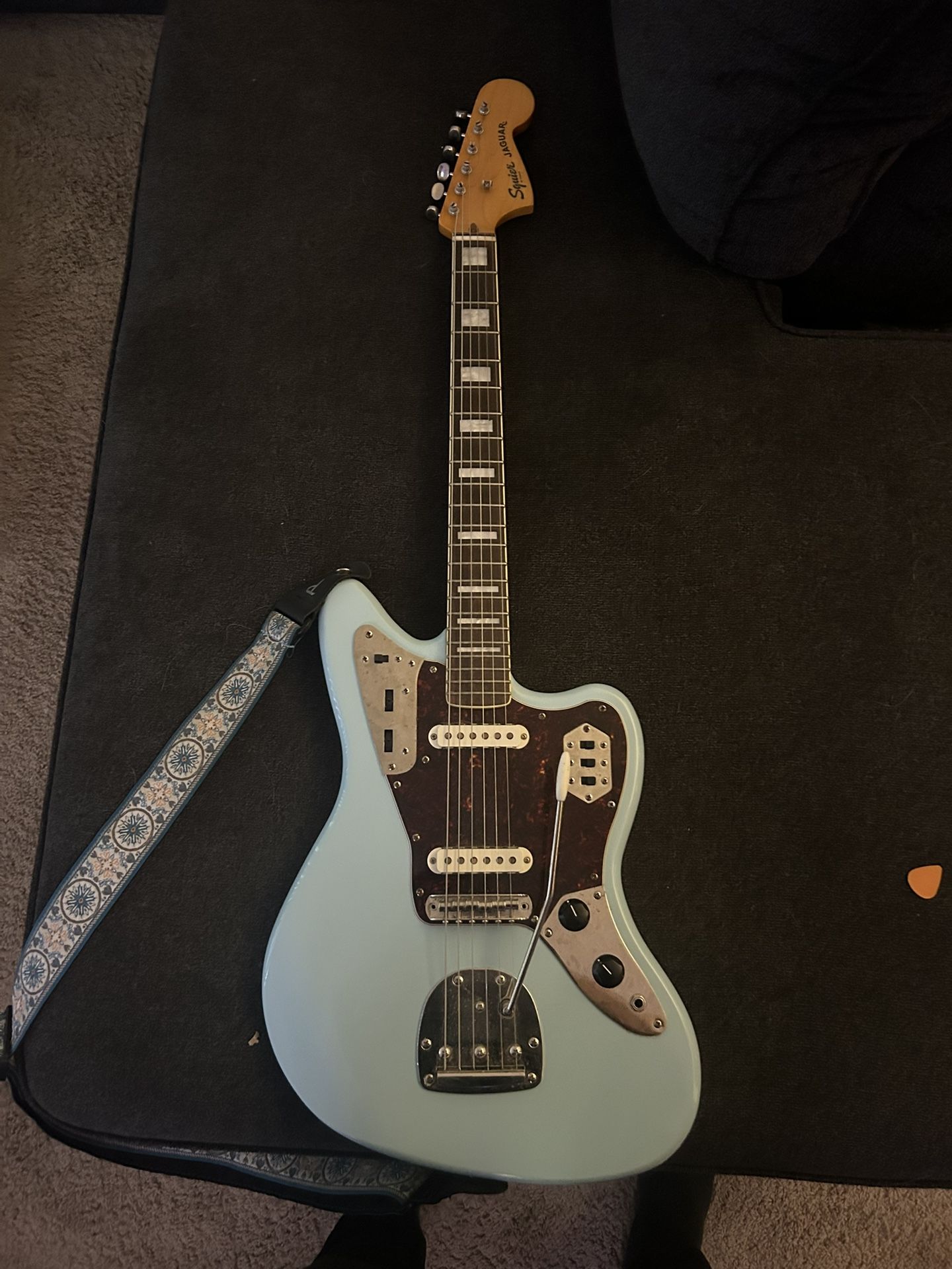 Squier Classic Vibe '70s Jaguar Limited-Edition Electric Guitar Daphne Blue