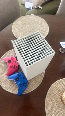 Title: 🎮 Xbox Series X + 2 Controllers – Excellent Condition
