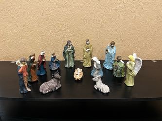 Set of 14 Porcelain Nativity  Set… $25