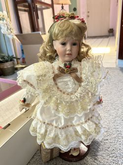 Justine Holiday, porcelain doll, William Tung Collection