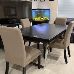 Rooms To Go Cindy Crawford Dining Table with 4 Chairs