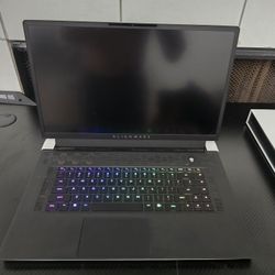 Lapto Alienware X17 R2