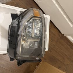 VLAND Headlights – Toyota Sequoia (2018–2022 Facelift / TRD Front End)