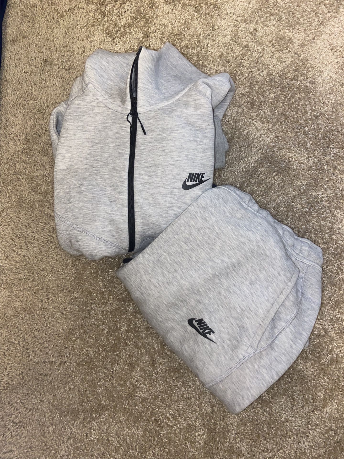 Nike Tech Fleece Grey