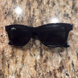 Meta Ray Ban Gen 1 (Barely Used)