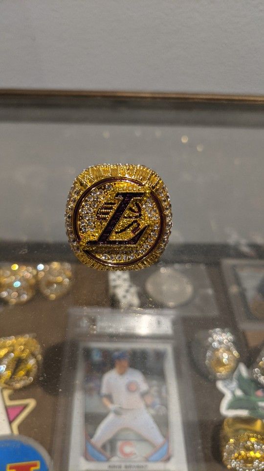 LOS ANGELES LAKERS 2020 NBA WORLD CHAMPIONSHIP PAPERWEIGHT RING REPLICA