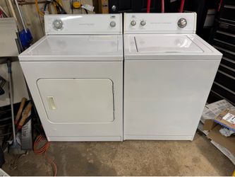 Extra capacity washer and  extra capacity gas dryer set