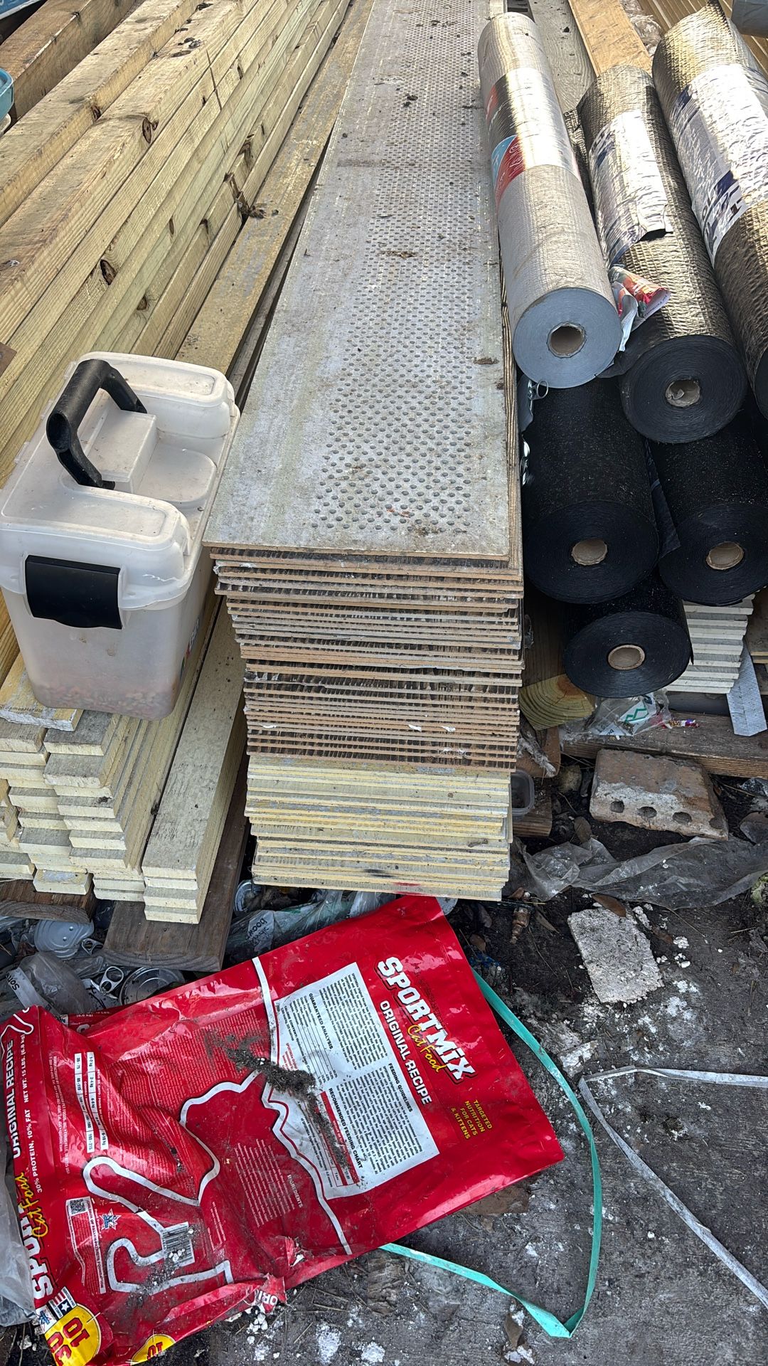 Soffet 12” X12’ Con Hoyos
