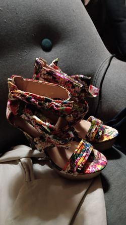 Floral print platform wedge sandals