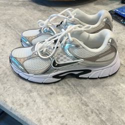 Nike V5 RNR Shoes Brand New Never Worn Size 8.5 