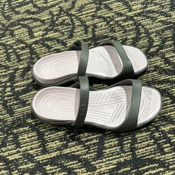 Woman’s Crocs Sandals Shipping Avaialbe 