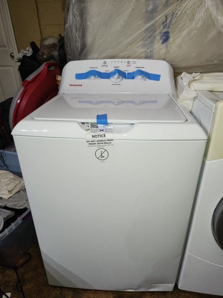 Washer Brand New Hotpoint, White Color, Good Capacity . The Price is 300