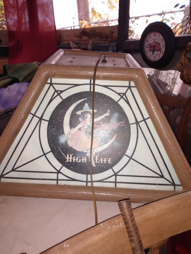 Vintage 1982 Miller High life Bar light