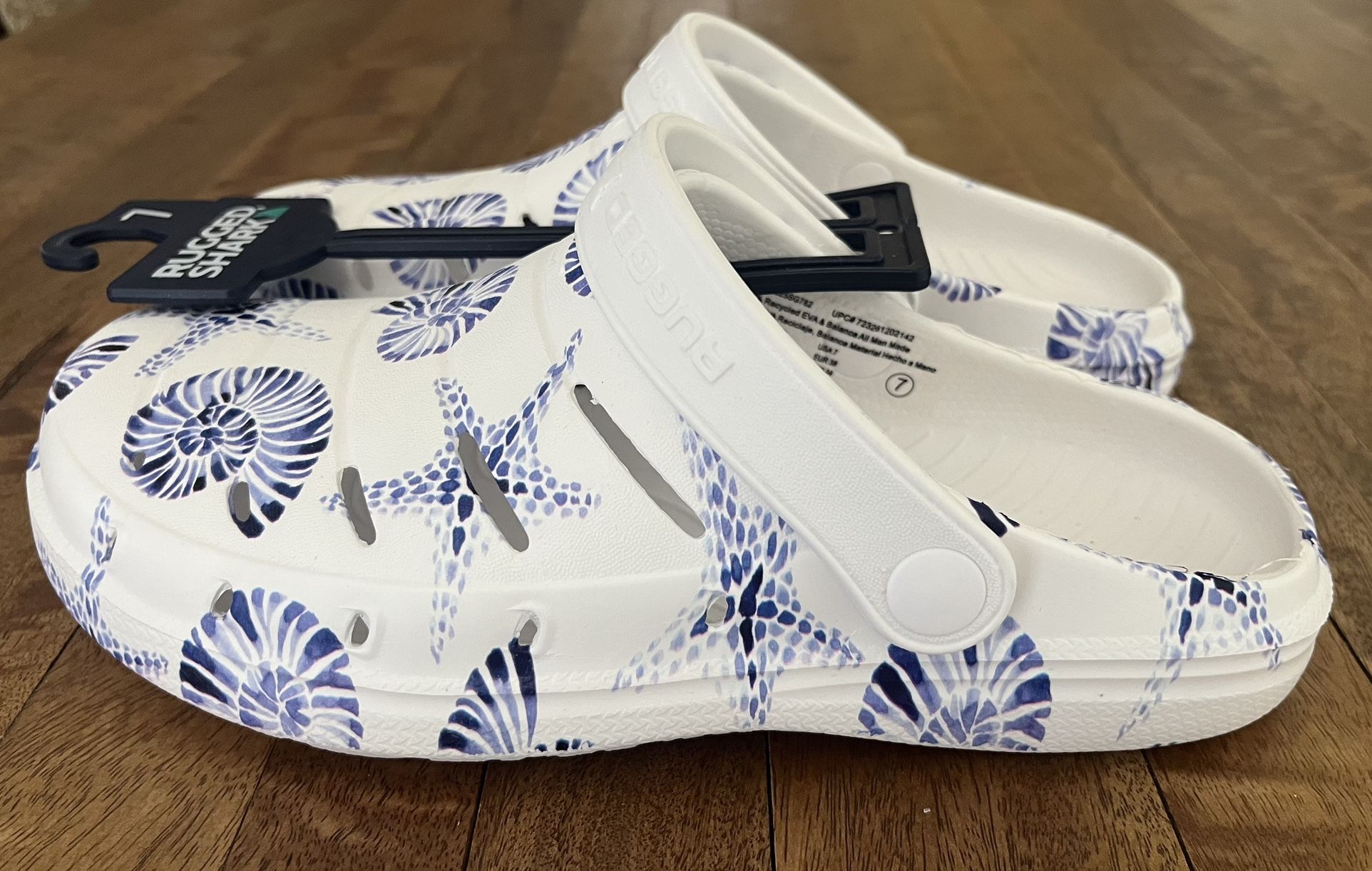 NWT Rugged Shark Sz 7