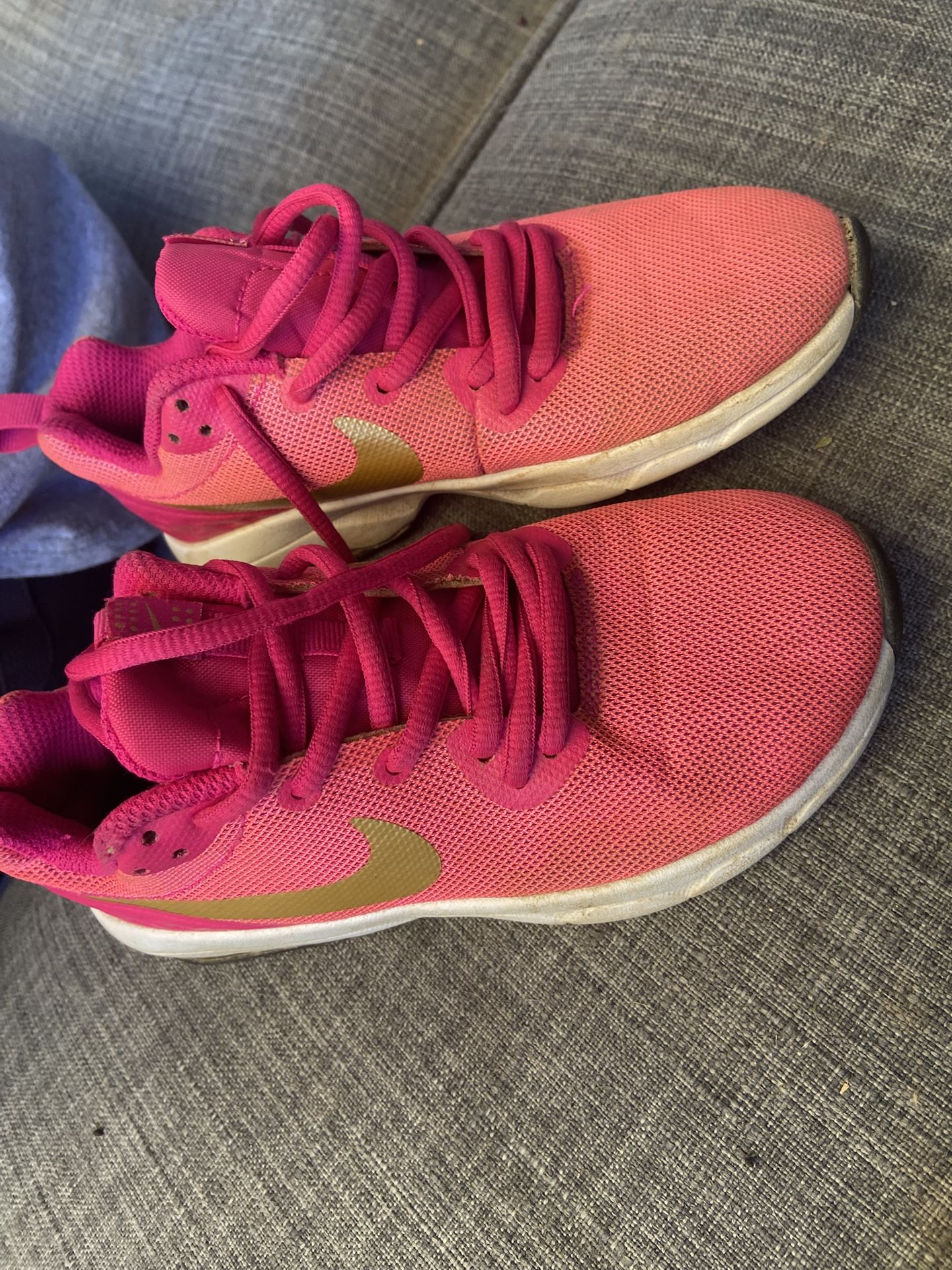 NIKE SHOE