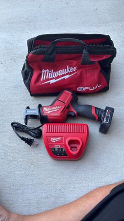 Milwaukee M12 FUEL 12V Lithium-Ion Brushless Cordless HACKZALL Reciprocating Saw Kit w/ One 4.0Ah Batteries Charger & Tool Bag