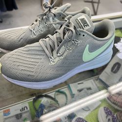 Nike Sz 7.5 