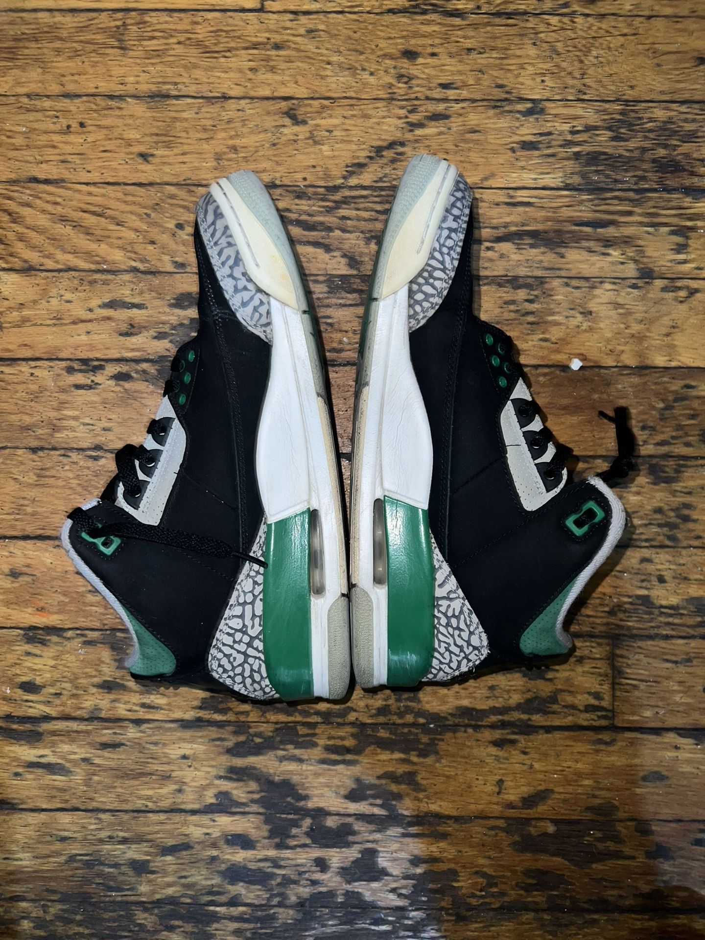 PINE GREEN JORDAN 3s