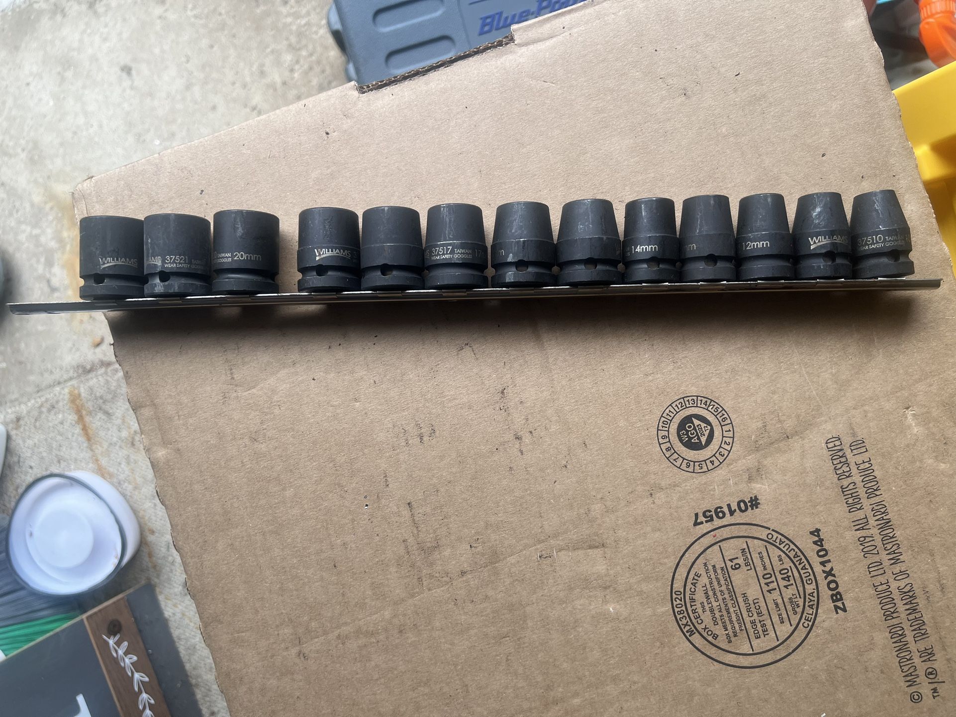 13 piece 1/2” Drive Shallow 6 point Impact Socket Set Metric, Williams 22mm- 10mm