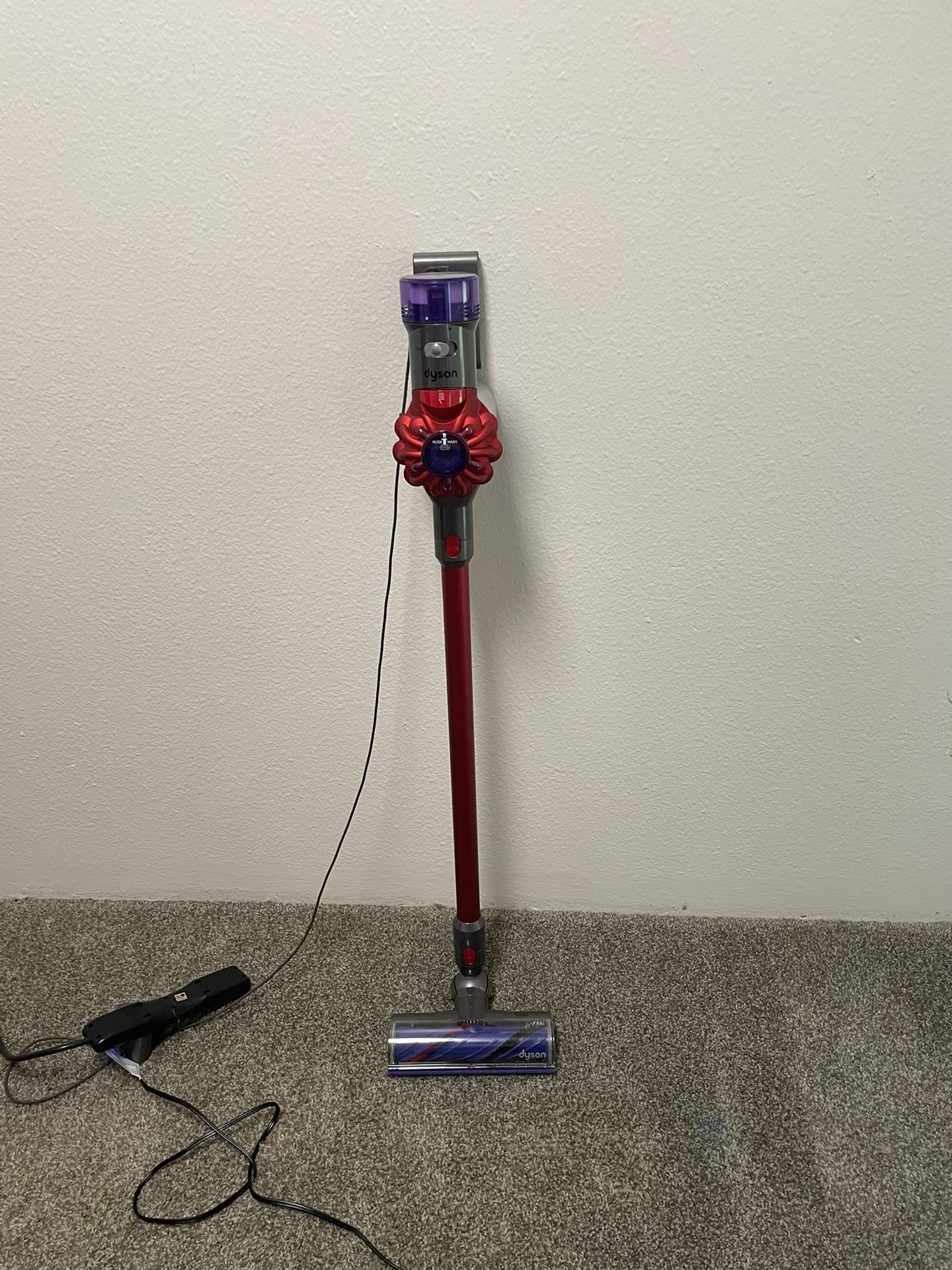 Dyson V8