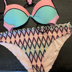 New! Victoria’s Secret Gem Bikini 2-pc push up top Med with hipster bottom Large