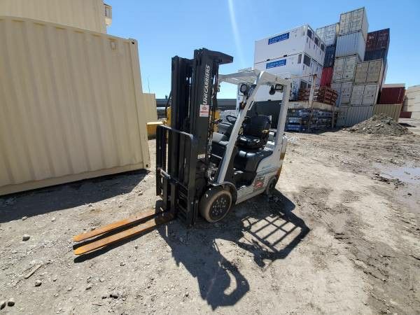 Unicarriers 3 stage forklift 2014
