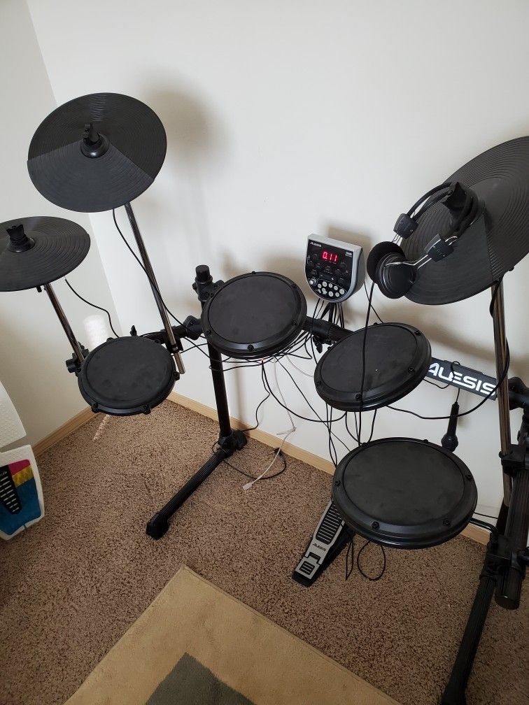 Auesis Electronic Drum Set.