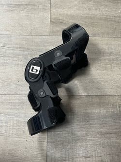 Size small knee brace