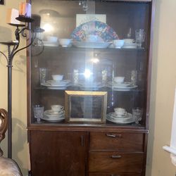 Stanley 1900’s China Cabinet $100