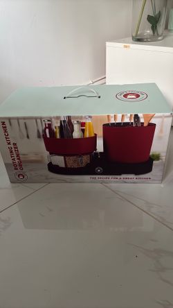 Rotating kitchen organizer