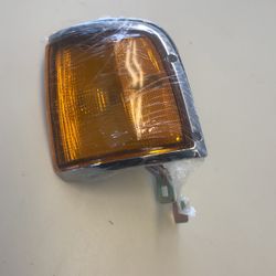 Isuzu IZ Pickup 1988 To 1995 Side Marker Lamp Driver Side Chrome Assembly 