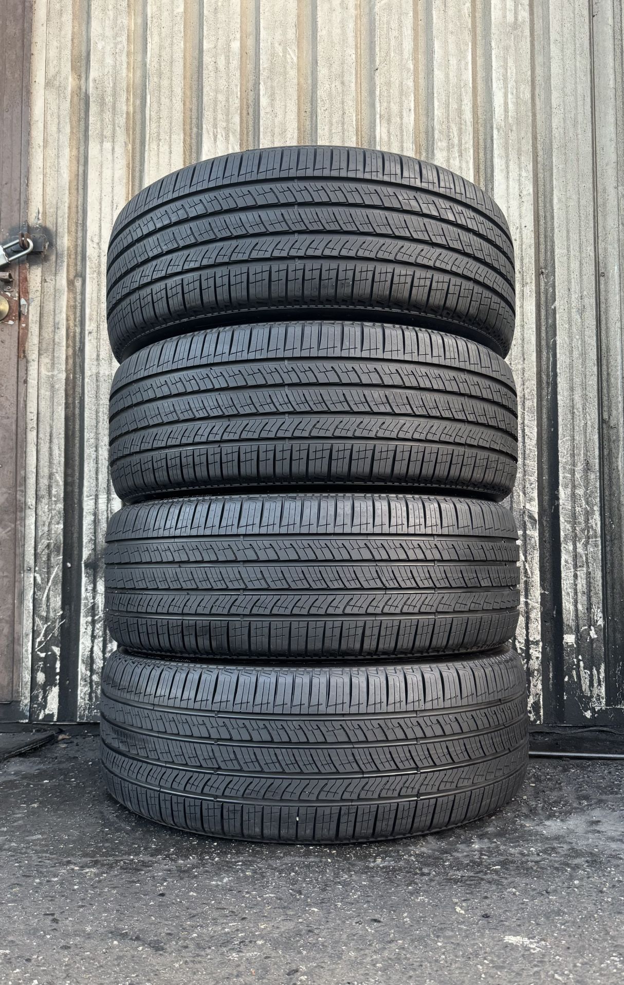 275/50/21 275 50 21 Pirelli Scorpion MS LandRover/RangeRover (LikeNew)