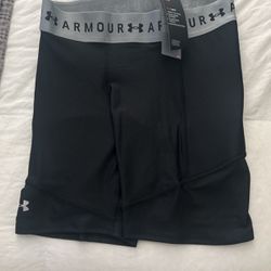 UnderArmour Women’s Compression Shorts With Padding NWT