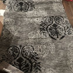 5x7 Linon Milan Collection Grey and Black rug
