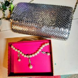 This Is A Beautiful Dressy Set Of Earrings Necklace And Purse 