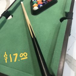 Tabletop Pool Table With Pool Que And Triangle Rack - 3 Ball Is Missing. Using A Marble 