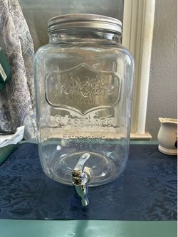 Mason jar beverage dispenser