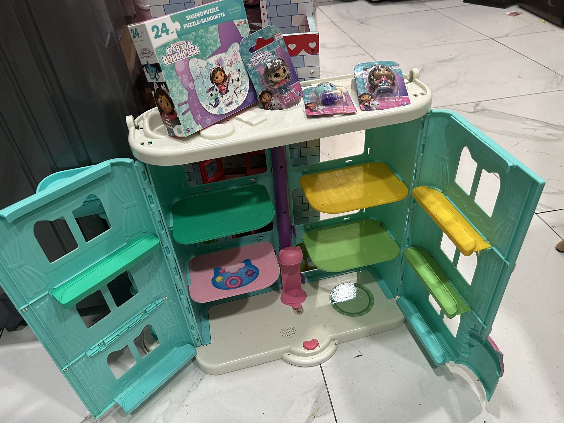 Doll Houses & Disney play kitchen