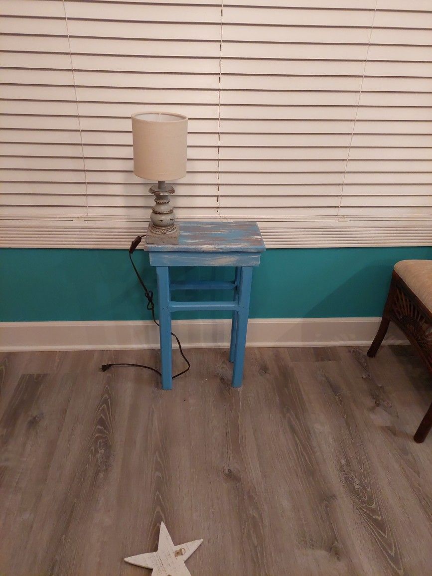 Cute Small Table And Lamb Combo