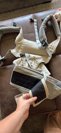Ergo Baby 360 older model Velcro waist.