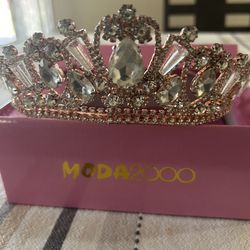 Moda 2000 Crown