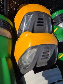 ((READ AD))(($40 EACH))((HOOD i--SERIES Cubcadet)) zeroturn/Rider mower